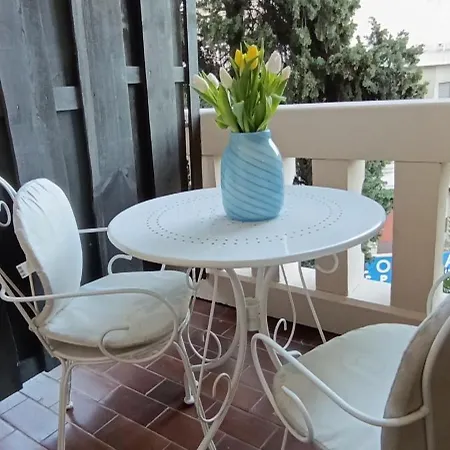 Royal S Privatnim Parkingom Apartman